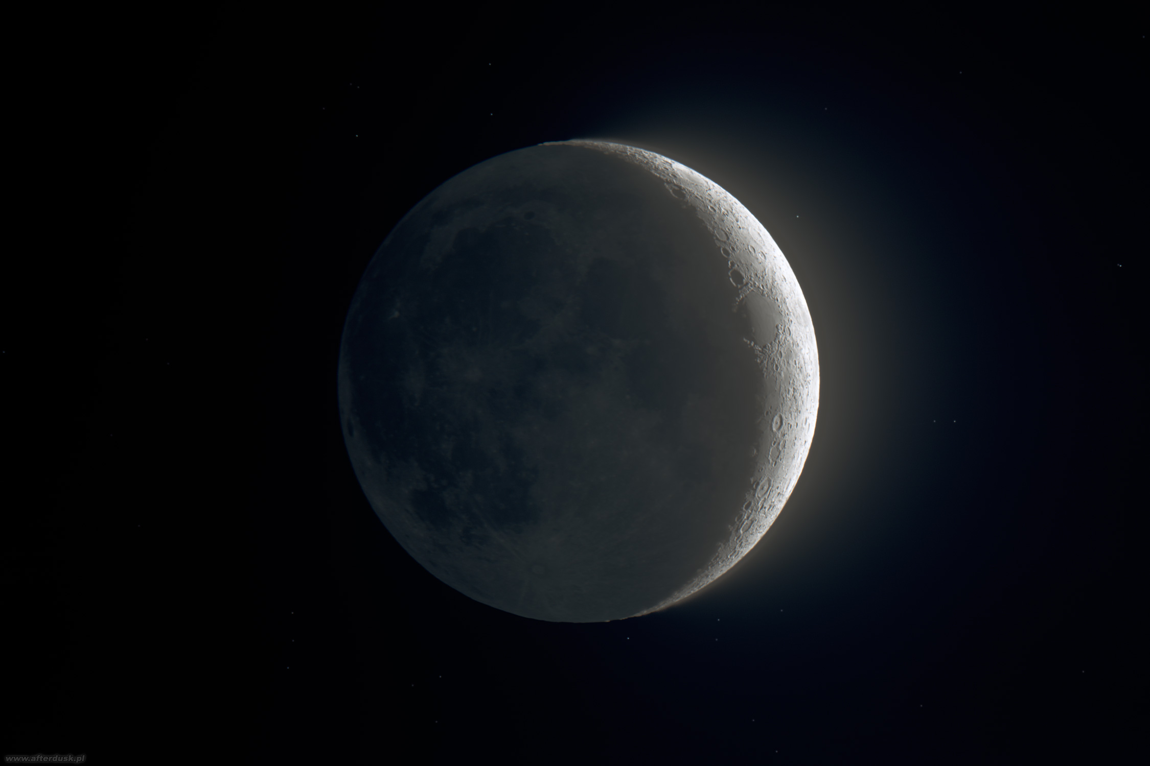 ¦wiatło popielate, godz. 19:30UT