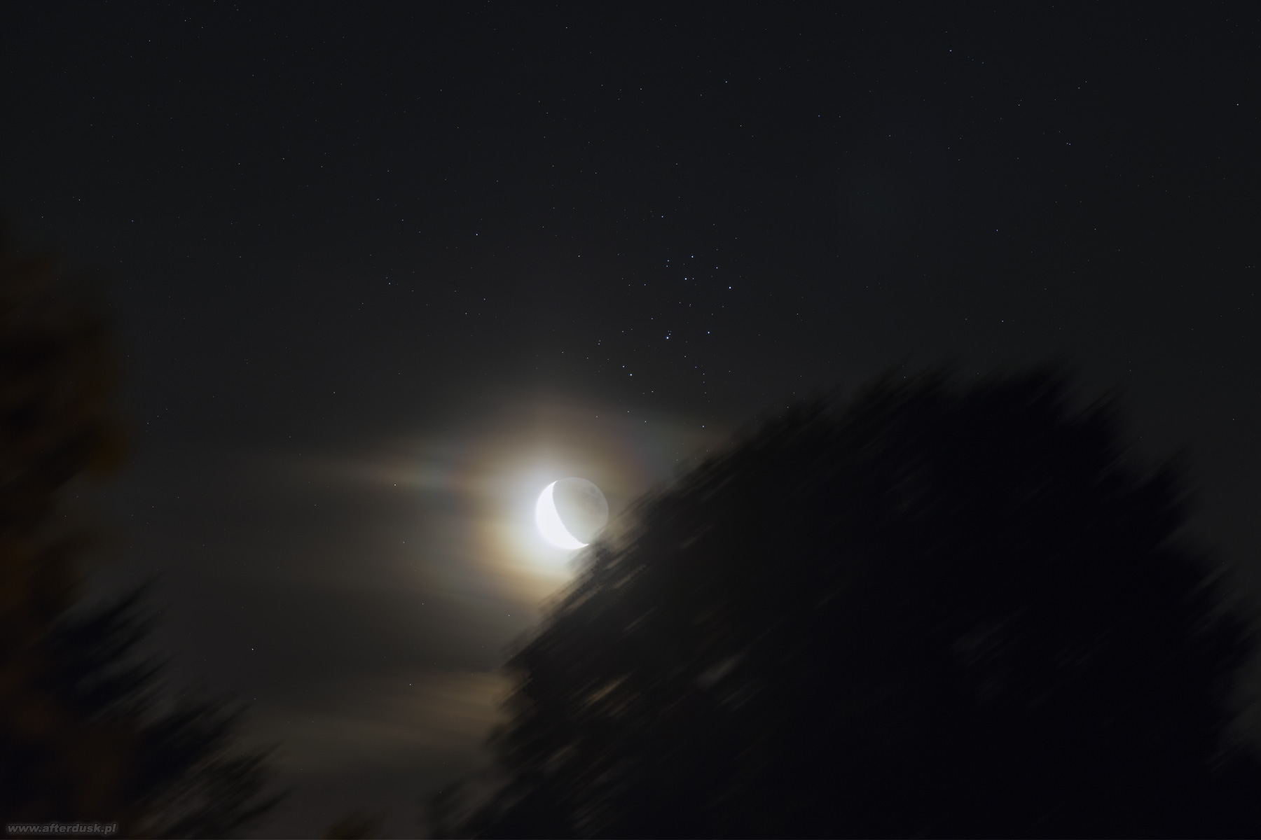 Księżyc i Plejady, 23:26UT