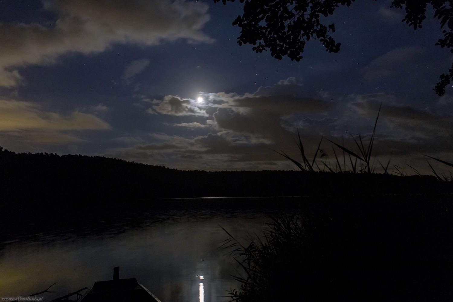 Zaćmiony Księżyc i Saturn 16. lipca 2019 roku