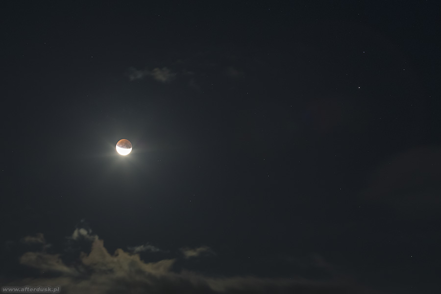 Zaćmiony Księżyc i Saturn 16. lipca 2019 roku